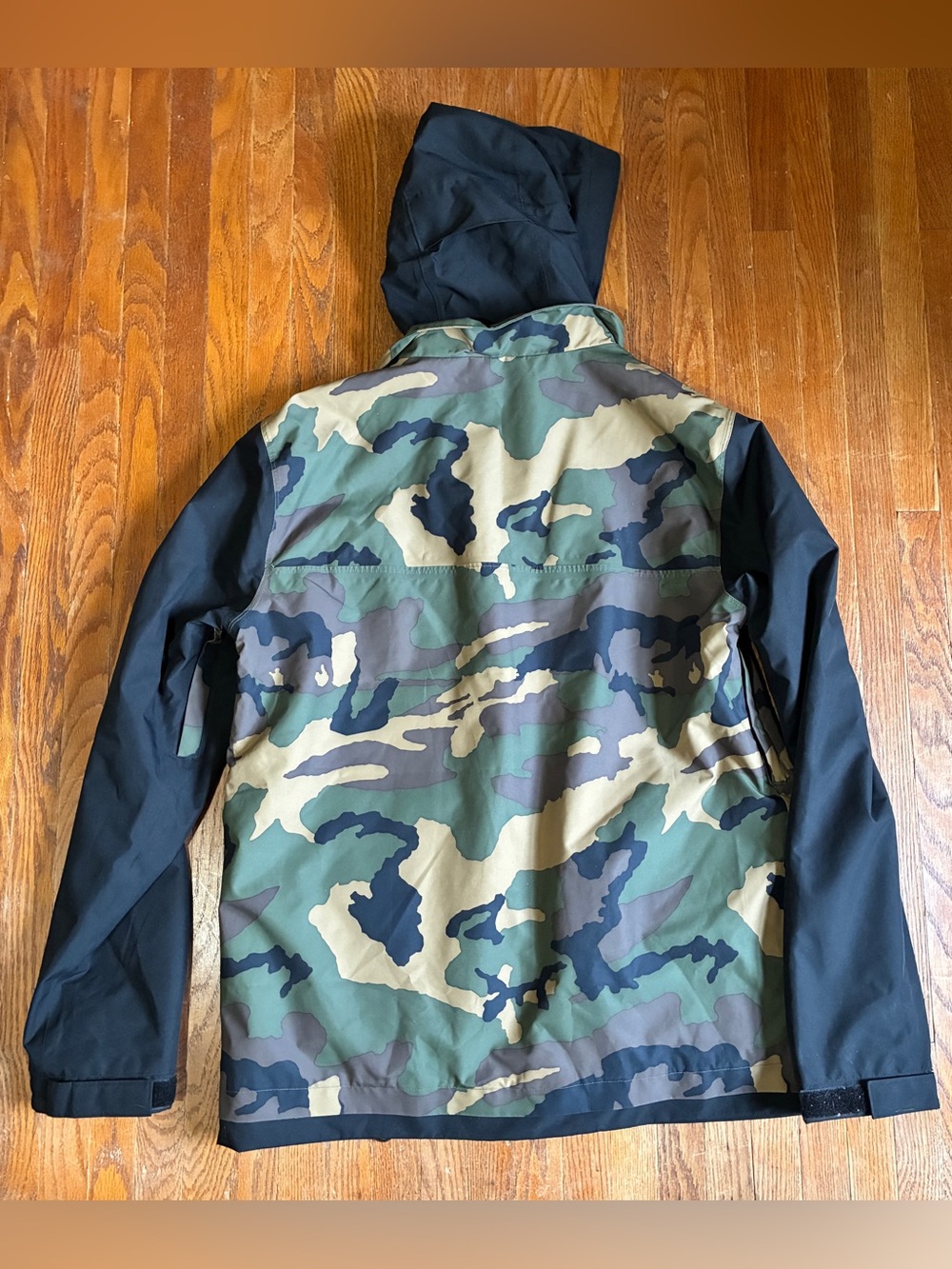 Men’s / Unisex Empyre Camo Lightweight Jacket with Black Sleeves - Picture 2 of 4